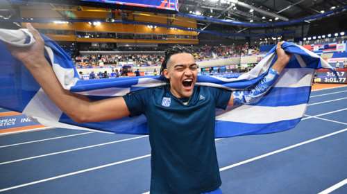 Η εξομολόγηση του Μανόλο Καραλή: Για κάποια παιδιά στο σχολείο, εγώ και η αδερφή μου ήμασταν απλώς τα &quot;μαυράκια&quot;