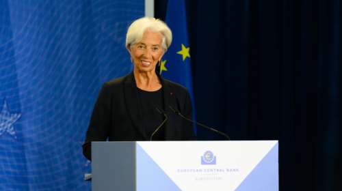 Μικρότερη ύφεση στην ευρωζώνη για φέτος &quot;βλέπει&quot; η Λαγκάρντ - Ανάκαμψη της οικονομικής δραστηριότητας