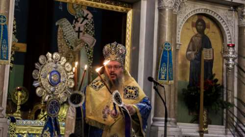 Οικογένεια αντιεμβολιαστών &quot;ξεκληρίστηκε&quot; από τον κορονοϊό- Ετσι έγινε ο Μητροπολίτης Λάρισας φανατικός εμβολιαστής...