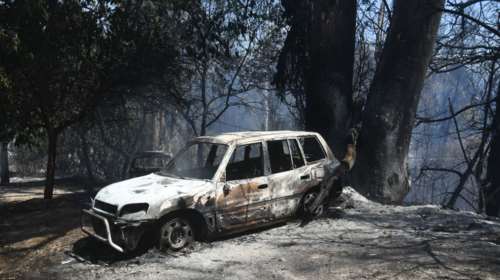 Φωτιά στην Πάτρα: Ζημιές σε σπίτια, κάηκαν αυτοκίνητα στο Γηροκομειό [εικόνες - βίντεο]