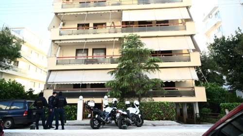 Γλυφάδα: Σακούλες με ναρκωτικά στο διαμέρισμα του 29χρονου που χτύπησε τη σύντροφό του κι αυτοκτόνησε - Το τροχαίο μία μέρα πριν