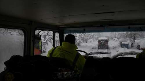 Κακοκαιρία &quot;Μήδεια&quot;: Φωτιά σε μετασχηματιστή της ΔΕΗ στην Κάτω Κηφισιά - Χωρίς ρεύμα τα βόρεια προάστια