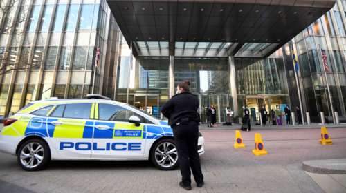 Σάλος στη Βρετανία: Αστυνομικοί κρίθηκαν ένοχοι για &quot;ταπεινωτικό&quot; σωματικό έλεγχο σε 15χρονη