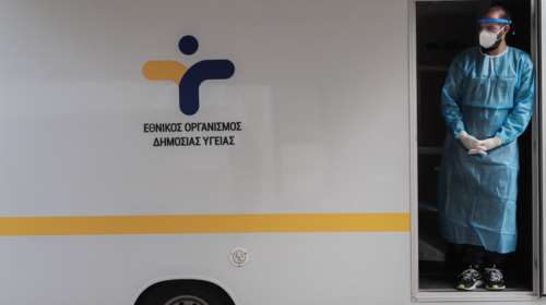 Κορονοϊός: Μείωση θετικότητας, αλλά 27 θάνατοι και 24 διασωληνωμένοι