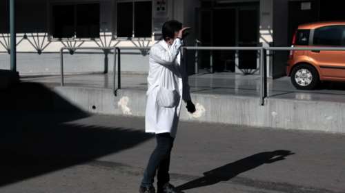 Παγώνη: &quot;Είναι λίγες οι 5 ημέρες καραντίνας για τους υγειονομικούς που νοσούν&quot; [Βίντεο]