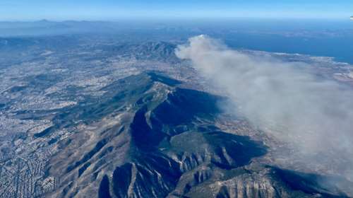 Φωτιά στην Πεντέλη: Κινητοποιήθηκαν 485 πυροσβέστες, 120 οχήματα, 26 εναέρια μέσα - Αναλυτικά οι δυνάμεις και οι ώρες