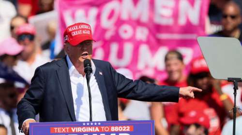 Τραμπ: Ο Μπάιντεν θα παραμείνει υποψήφιος - &quot;Έχει εγωισμό, δεν θέλει να εγκαταλείψει&quot;