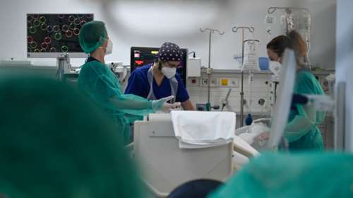 ΕΟΔΥ: Συναγερμός για την επέλαση της γρίπης -  Τα τελευταία στοιχεία για κορονοϊό και RSV