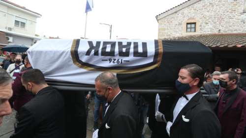 Σταύρος Σαράφης: Τελευταίο αντίο στον &quot;Καίσαρα&quot; του ΠΑΟΚ - Ράγισαν καρδιές στην κηδεία [εικόνες]