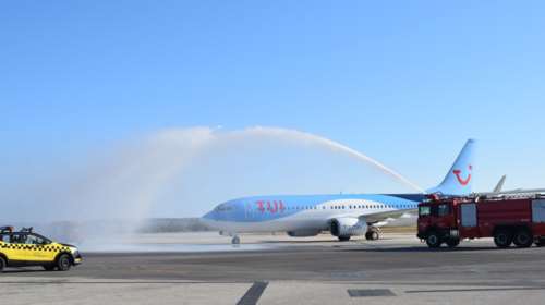 Στην Κω οι πρώτοι τουρίστες - Υποδοχή με παραδοσιακούς χορούς και τοπικά εδέσματα [Εικόνες-Βίντεο]