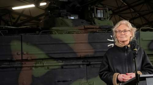 Γερμανία: Παραιτήθηκε τελικά η υπουργός Άμυνας Κριστίνε Λάμπρεχτ - Κατηγορεί τα ΜΜΕ