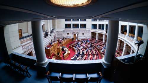 Βουλή: Πέρασε η πρόταση του ΠΑΣΟΚ για εξεταστική στην υπόθεση Ανδρουλάκη - 142 ψήφισαν υπέρ