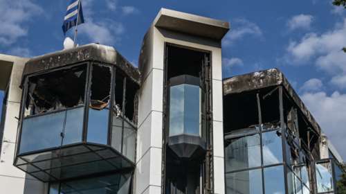 Εκαψαν το Real Group για να αποφυλακιστεί ο αναρχικός &quot;τοξοβόλος&quot; - Ανάληψη ευθύνης από τους &quot;Χιλιάδες Ήλιους της Νύχτας&quot;