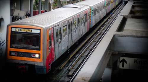 Επεισόδια στο Μοναστηράκι: Ελεύθερος ο 27χρονος ακροδεξιός με το μπιτόνι στον ΗΣΑΠ - &quot;Δεν φώναξα εγώ κάψτε τους&quot;