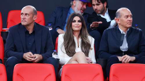 Κίμπερλι Γκίλφοϊλ: Στο ΣΕΦ για το Ολυμπιακός-Ζαλγκίρις ανάμεσα στους Αγγελόπουλους [εικόνες]