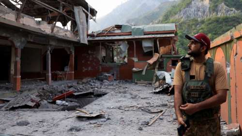 Ανάλυση CNN: Γιατί ο Τραμπ δεν παρεμβαίνει για να αποκλιμακώσει την επικίνδυνη σύγκρουση Ινδίας - Πακιστάν στο Κασμίρ