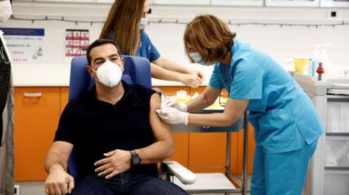 Ο Τσίπρας προτείνει να αγοράσει η Ελλάδα μόνη της εμβόλια, αλλά η Κομισιόν λέει ότι απαγορεύεται