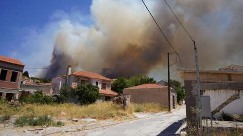 Φωτιά στη Λέσβο: Η ενίσχυση των ανέμων έφερε σοβαρές αναζωπυρώσεις