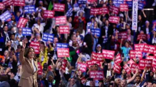 &quot;Αιώνια ευγνώμονες&quot;: Φόρος τιμής από την Κάμαλα Χάρις στον απερχόμενο πρόεδρο Μπάιντεν