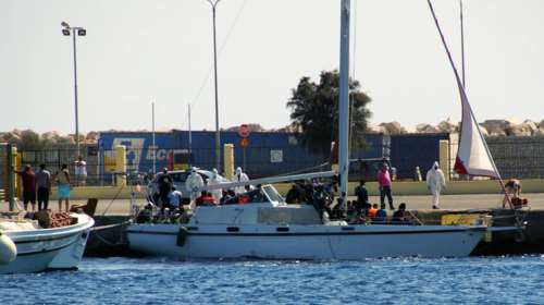 Στην Ηγουμενίτσα 56 μετανάστες που διασώθηκαν ανοιχτά της Κεφαλονιάς - Δεν δέχονταν βοήθεια