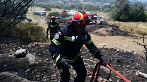 Χειροπέδες σε 56χρονη για δύο εμπρησμούς στην Εύβοια - Χρησιμοποιούσε αναπτήρα
