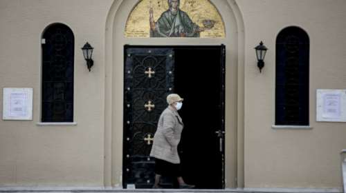 Αγνόησαν τα μέτρα και πήγαν εκκλησία - Μια σύλληψη, πρόστιμα και φωνές από τα μπαλκόνια [εικόνες+βίντεο]