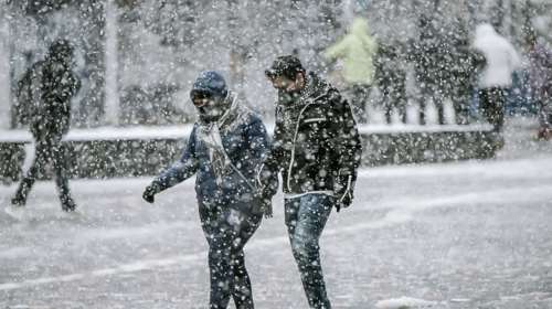 Κακοκαιρία &quot;Barbara&quot;: Στα λευκά η Αττική, χιονοπτώσεις μέχρι το μεσημέρι - Η εξέλιξη του χιονιά μέχρι την Τρίτη