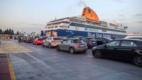 Τραγωδία με 20χρονο ναυτικό στον Πειραιά - Πιάστηκε σε συρόμενη πόρτα στο γκαράζ του πλοίου
