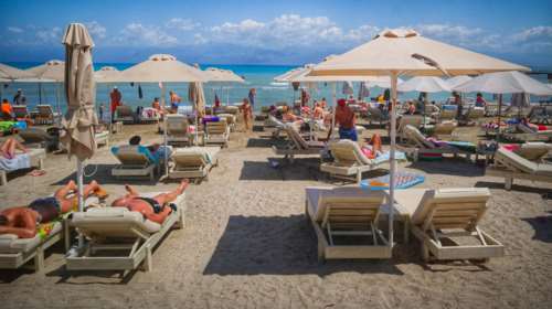 Το σχέδιο Χατζηδάκη για τις παραλίες: Έλεγχοι με drones, βαριά πρόστιμα και ηλεκτρονικές δημοπρασίες - Όλες οι αλλαγές