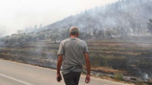 Γιατί δεν μπορεί να σβήσει η φωτιά στον Εβρο επί 13 ημέρες - Η απάντηση της πυροσβεστικής