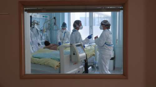 Κορονοϊός: Αυξήθηκαν στα  6.667 τα νέα κρούσματα - 71 θάνατοι και 655 διασωληνωμένοι