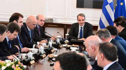 Μουδιασμένη η κυβέρνηση από τη λαϊκή οργή για τα Τέμπη - Αγωνία για το συλλαλητήριο της Παρασκευής