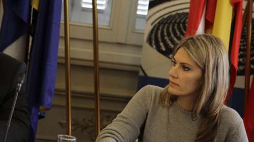 Εύα Καϊλή: &quot;Προτιμώ να λιώσω μέσα, παρά να αποδεχτώ μια ατιμωτική κατηγορία&quot;- Τι περιείχε το επίμαχο usb