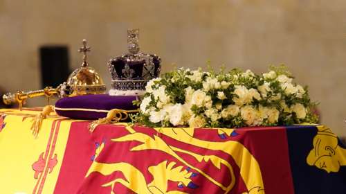 Ουρά χιλιομέτρων και αναμονή 22 ώρες για το τελευταίο αντίο στη βασίλισσα Ελισάβετ