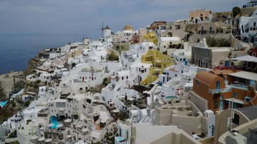 Φωτιά στις τιμές των ακινήτων: Σε ποια νησιά και περιοχές της Αττικής έσπασαν το φράγμα των 2.000 ευρώ ανά τ.μ.