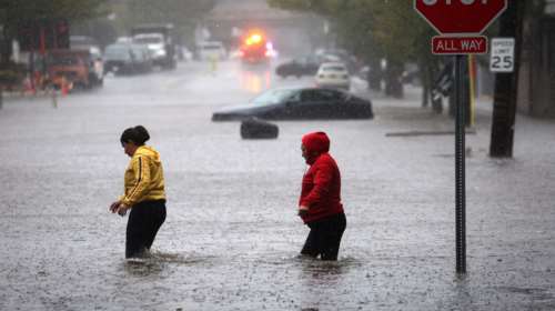 Η Νέα Υόρκη έγινε... Βόλος: Πλημμύρισαν οι δρόμοι από σφοδρή καταιγίδα  - Διακοπές κυκλοφορίας σε μετρό και αεροδρόμια