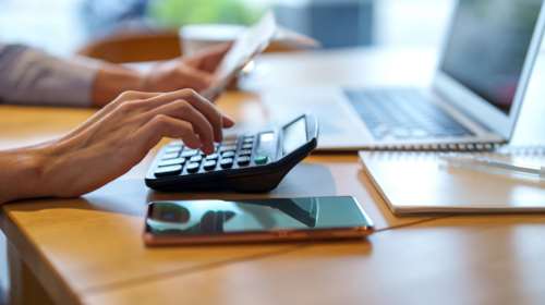 Αλλάζει το &quot;ημερολόγιο&quot; της εφορίας: Πότε πληρώνουμε ΕΝΦΙΑ, τέλη κυκλοφορίας και φόρο εισοδήματος