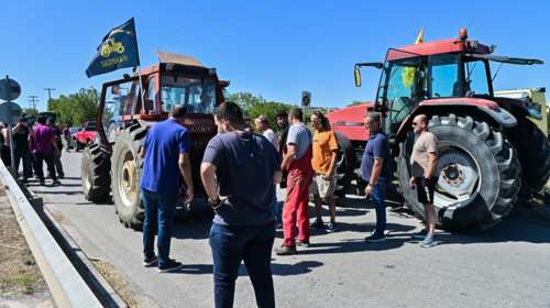 Οι αγρότες στις Σέρρες έσπασαν το μπλόκο της αστυνομίας και κατευθύνονται προς το τελωνείο Προμαχώνα [βίντεο]
