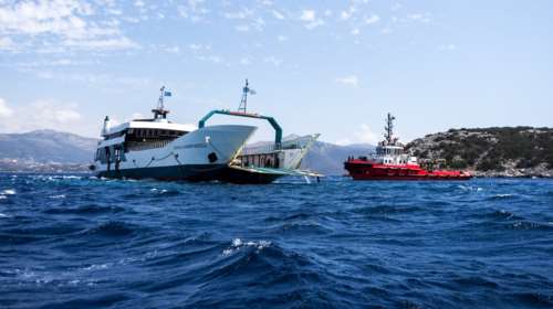 Νέα Στύρα: Εντός των επόμενων ωρών το σχέδιο απομάκρυνσης του πλοίου που έχει προσαράξει στην ξέρα &quot;Γλάρος&quot;