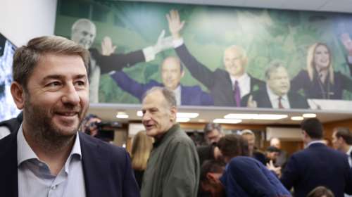 Αρχίζουν τα όργανα στο ΠΑΣΟΚ: Συνεδριάζει το Πολιτικό Συμβούλιο - Καθυστερήσεις με την εκλογή αρχηγού θα παίξει ο Ανδρουλάκης