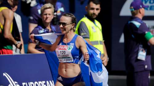 Η άγνωστη πρωταθλήτρια Αντιγόνη Ντρισμπιώτη: Δουλεύει στο οικογενειακό τσιπουράδικο της Καρδίτσας - &quot;Παλεύει μόνη από τα 12&quot;