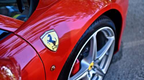 Ηθελε Ferrari χωρίς... ΦΠΑ και τη βάφτισε ενοικιαζόμενη: Η απίστευτη κομπίνα με εταιρεία - φάντασμα στην Πρέβεζα
