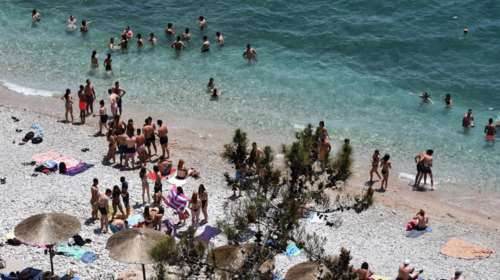 Καιρός: Αυγούστιατικες θερμοκρασίες με τον υδράργυρο να χτυπάει 37άρια - Σε ποιες περιοχές θα έχει συννεφιά και βροχή