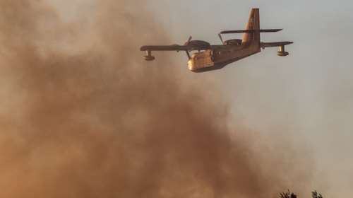 Αλήθειες και ψέματα για τα Canadair: Γιατί δεν υπάρχουν αεροσκάφη να αγοράσουμε - Πότε θα είναι διαθέσιμα για παραλαβή