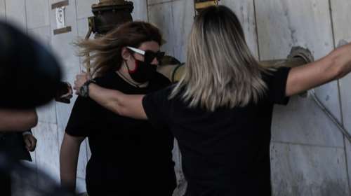 Ανατροπή από τη Δήμητρα Πισπιρίγκου: "Δεν είπα ποτέ ότι είδα αίμα στο στόμα της Ίριδας" - Πώς "καίει" την αδελφή της