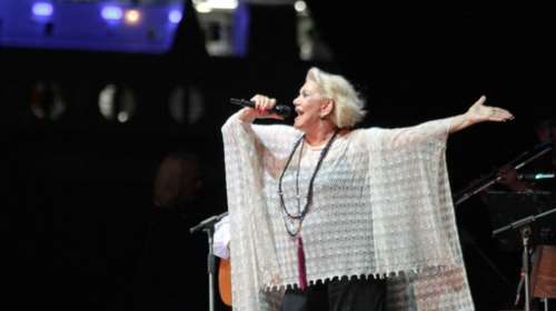 Μαρινέλλα: &quot;Δεν ήρθε η ώρα μου ακόμα&quot; – Τα λόγια της σπουδαίας ερμηνεύτριας μέσα από την εντατική