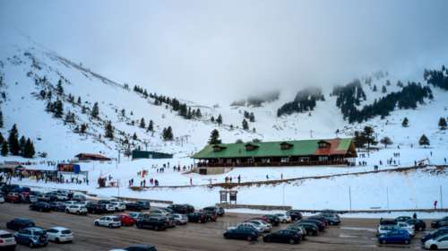 "Βράζουν" τα Καλάβρυτα: Στο 40% ο δείκτης θετικότητας μετά τους χιλιάδες επισκέπτες των εορτών