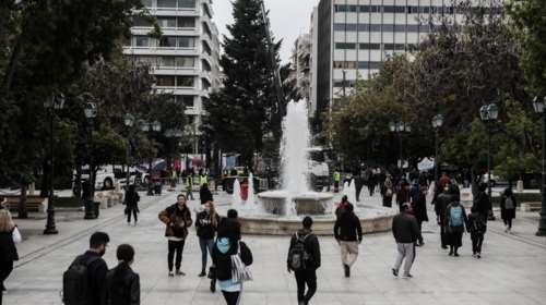 Νέα περιοριστικά μέτρα ζητούν οι ειδικοί - "Όχι" σε lockdown, μόνη λύση οι εμβολιασμοί, λέει η κυβέρνηση