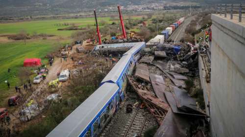 Τέμπη: &quot;27 άνθρωποι πέθαναν από τη φωτιά, όχι από τη σύγκρουση&quot; - Έκθεση κόλαφος από τον Κοκοτσάκη, διαψεύδει ο Πλακιάς