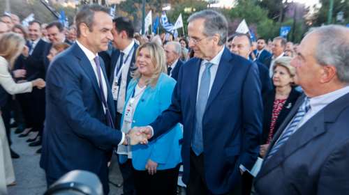 Με το χαρτί της "πολιτικής σταθερότητας" απαντά ο Μητσοτάκης σε Σαμαρά &amp; Καραμανλή - Ερχονται νέες παρεμβάσεις τους